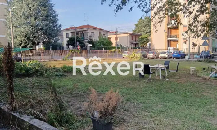 Rexer-SOVICO-Bilocale-attualmente-locato-con-possibilit-di-acquisto-box-auto-Giardino