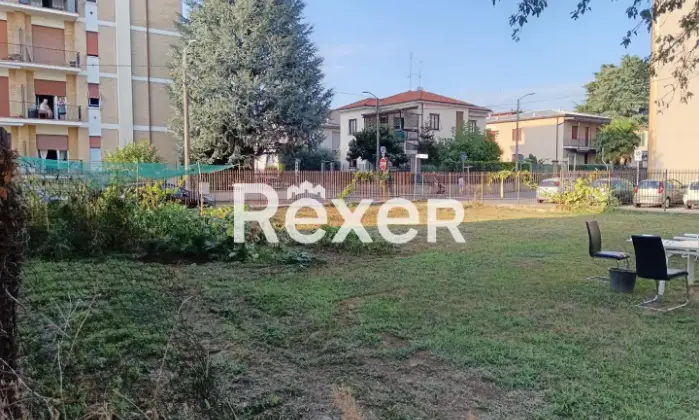 Rexer-SOVICO-Bilocale-attualmente-locato-con-possibilit-di-acquisto-box-auto-Giardino