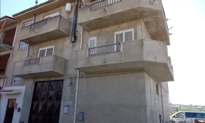 Rexer-Castrofilippo-Appartamento-in-vendita-in-via-Enrico-Fermi-a-Castrofilippo-Terrazzo