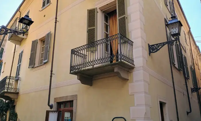 Rexer-Acqui-Terme-Palazzo-storico-con-locale-commerciale-e-tre-abitazioni-Altro