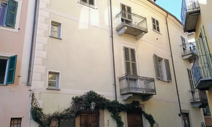 Rexer-Acqui-Terme-Palazzo-storico-con-locale-commerciale-e-tre-abitazioni-Altro