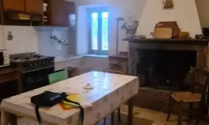 Rexer-Fivizzano-Appartamento-su-due-piani-in-vendita-in-via-Canale-Fivizzano-Altro