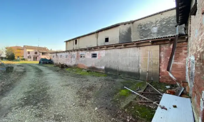 Rexer-San-Martino-in-Rio-Vendesi-casale-in-via-Gazzata-a-San-Martino-in-Rio-Giardino
