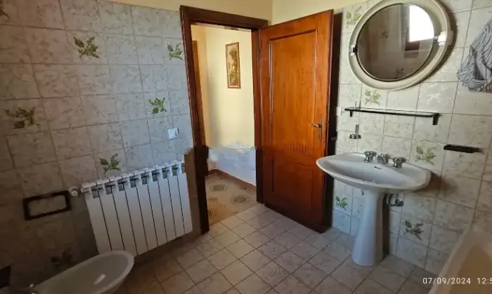 Rexer-Lucoli-Casa-di-paese-in-vendita-piazza-della-Beata-CristinaLucoli-Bagno