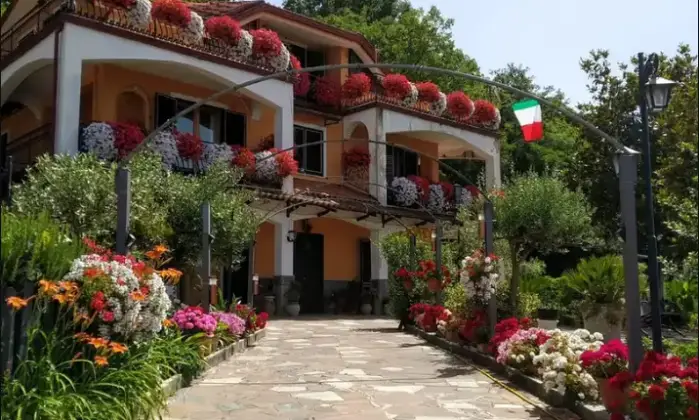 Rexer-Colliano-Villa-in-vendita-in-via-Valle-di-Raio-a-Colliano-Giardino
