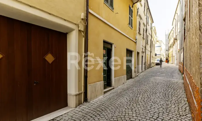 Rexer-Apiro-Terratetto-con-garage-da-ristrutturare-ad-Apiro-Altro