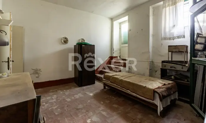 Rexer-Apiro-Terratetto-con-garage-da-ristrutturare-ad-Apiro-Altro