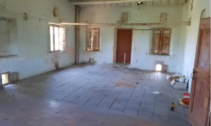 Rexer-Santa-Maria-Nuova-Casale-in-vendita-in-via-Francescona-Santa-Maria-Nuova-Altro