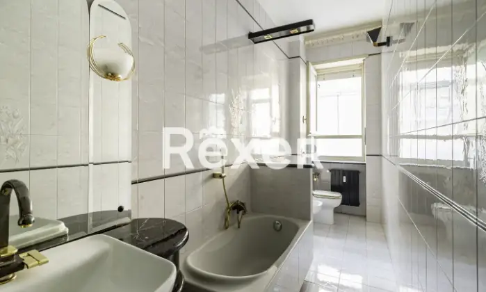 Rexer-TORINO-Lingotto-Appartamento-mq-con-cantina-Bagno