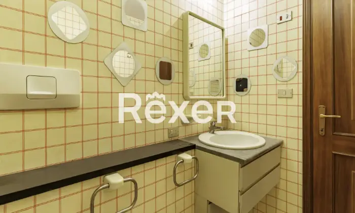 Rexer-GENOVA-Ottimo-investimento-immobiliare-in-un-palazzo-nel-pieno-centro-di-Genova-Bagno