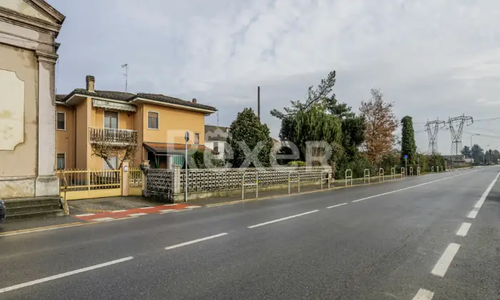 Rexer-Castelnuovo-Bocca-dAdda-Casa-indipendente-con-due-appartamenti-e-cortile-Altro