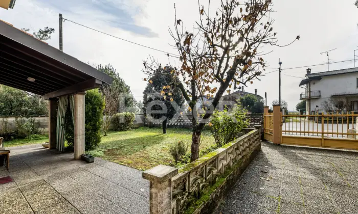 Rexer-Castelnuovo-Bocca-dAdda-Casa-indipendente-con-due-appartamenti-e-cortile-Altro