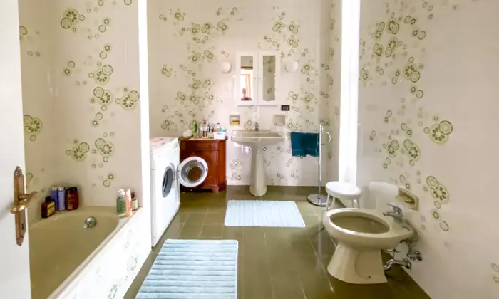 Rexer-Pradamano-villa-indipendente-di-architettura-molto-particolare-e-contemporanea-Bagno