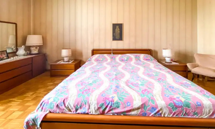 Rexer-Pradamano-villa-indipendente-di-architettura-molto-particolare-e-contemporanea-Camera-da-letto-matrimoniale