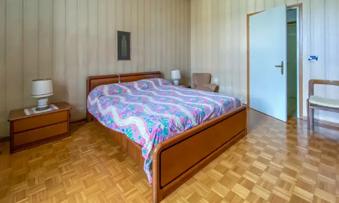 Rexer-Pradamano-villa-indipendente-di-architettura-molto-particolare-e-contemporanea-Camera-da-letto-matrimoniale