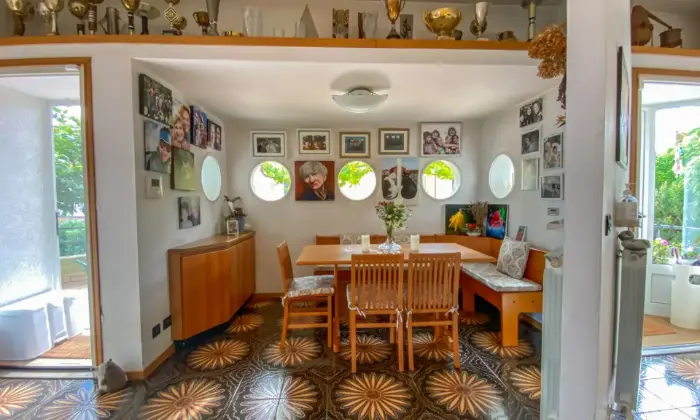 Rexer-Pradamano-villa-indipendente-di-architettura-molto-particolare-e-contemporanea-Sala-da-pranzo