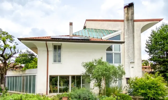 Rexer-Pradamano-villa-indipendente-di-architettura-molto-particolare-e-contemporanea