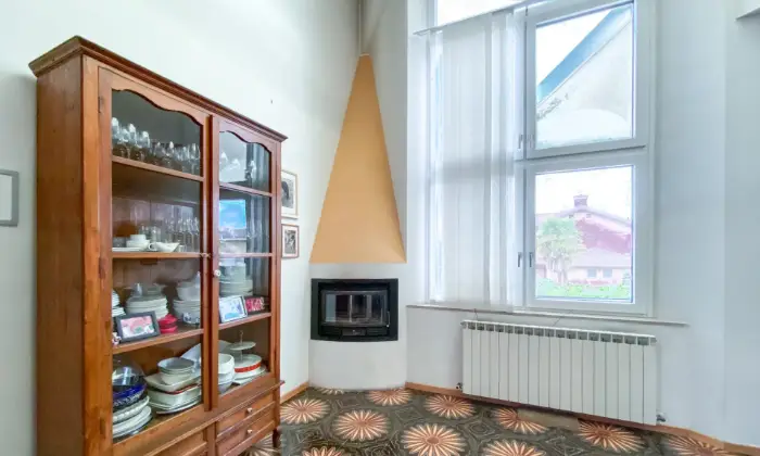 Rexer-Pradamano-villa-indipendente-di-architettura-molto-particolare-e-contemporanea