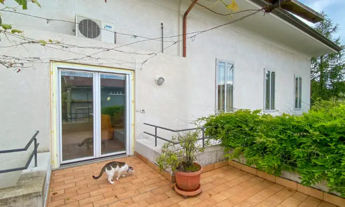 Rexer-Pradamano-villa-indipendente-di-architettura-molto-particolare-e-contemporanea