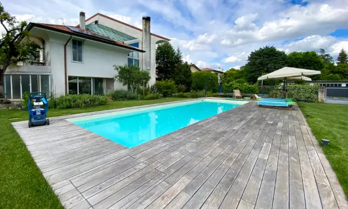 Rexer-Pradamano-villa-indipendente-di-architettura-molto-particolare-e-contemporanea-Esterno