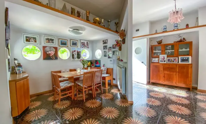 Rexer-Pradamano-villa-indipendente-di-architettura-molto-particolare-e-contemporanea