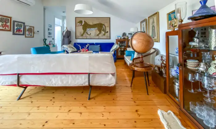 Rexer-Pradamano-villa-indipendente-di-architettura-molto-particolare-e-contemporanea-Mansarda