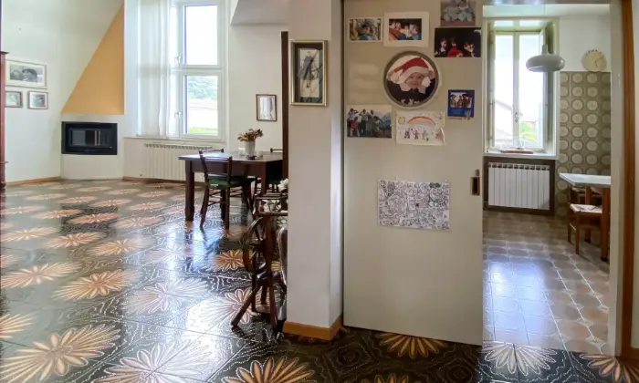 Rexer-Pradamano-villa-indipendente-di-architettura-molto-particolare-e-contemporanea-Salone