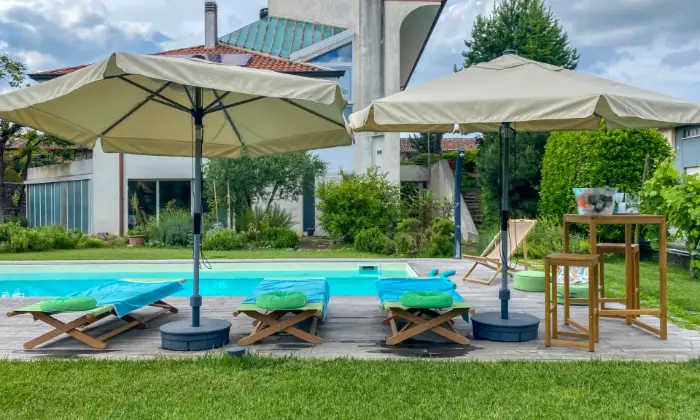 Rexer-Pradamano-villa-indipendente-di-architettura-molto-particolare-e-contemporanea-Piscina