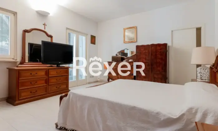 Rexer-CARNATE-Dimora-storica-divisa-in-due-unit-immobiliari-indipendenti-di-e-mq-con-giardino-e-box-auto-CameraDaLetto