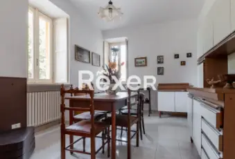 Rexer-CARNATE-Dimora-storica-divisa-in-due-unit-immobiliari-indipendenti-di-e-mq-con-giardino-e-box-auto-Cucina