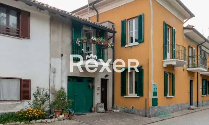 Rexer-CARNATE-Dimora-storica-divisa-in-due-unit-immobiliari-indipendenti-di-e-mq-con-giardino-e-box-auto-Altro