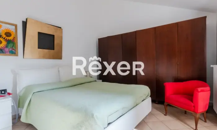 Rexer-CARNATE-Dimora-storica-divisa-in-due-unit-immobiliari-indipendenti-di-e-mq-con-giardino-e-box-auto-CameraDaLetto