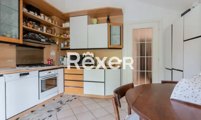 Rexer-CARNATE-Dimora-storica-divisa-in-due-unit-immobiliari-indipendenti-di-e-mq-con-giardino-e-box-auto-Cucina