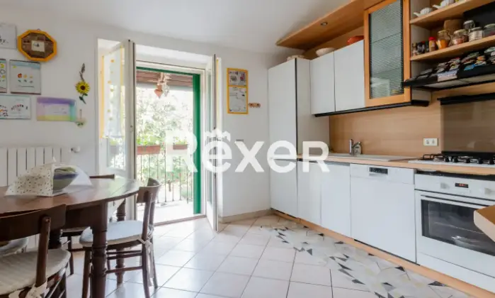 Rexer-CARNATE-Dimora-storica-divisa-in-due-unit-immobiliari-indipendenti-di-e-mq-con-giardino-e-box-auto-Cucina
