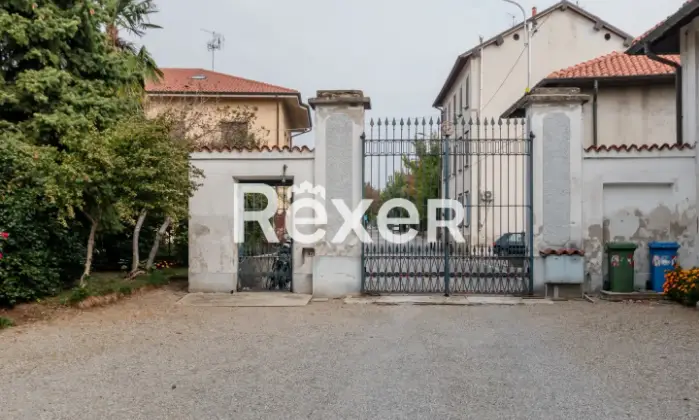 Rexer-CARNATE-Dimora-storica-divisa-in-due-unit-immobiliari-indipendenti-di-e-mq-con-giardino-e-box-auto-Terrazzo