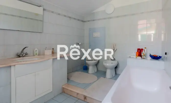 Rexer-CARNATE-Dimora-storica-divisa-in-due-unit-immobiliari-indipendenti-di-e-mq-con-giardino-e-box-auto-Bagno