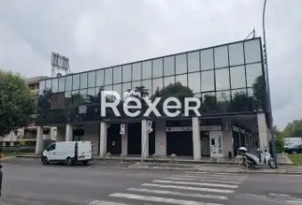 Rexer-CORSICO-Ex-filiale-bancaria-al-primo-piano-terra-e-interrato-Giardino