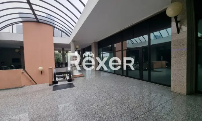 Rexer-CORSICO-Ex-filiale-bancaria-al-primo-piano-terra-e-interrato-Altro