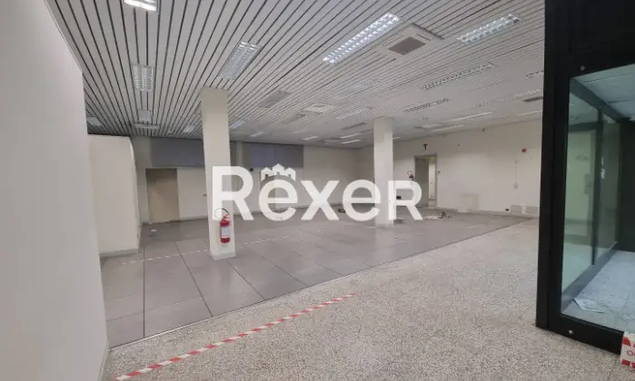 Rexer-ROBECCHETTO-CON-INDUNO-Ex-filiale-bancaria-ai-piani-terra-e-interrato-Altro