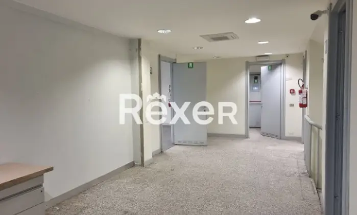 Rexer-ROBECCHETTO-CON-INDUNO-Ex-filiale-bancaria-ai-piani-terra-e-interrato-Altro