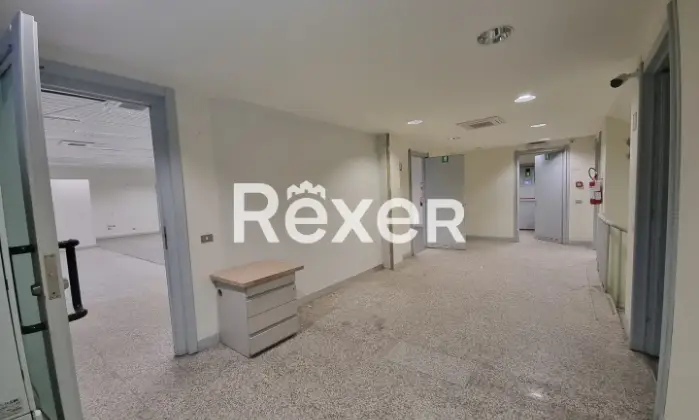 Rexer-ROBECCHETTO-CON-INDUNO-Ex-filiale-bancaria-ai-piani-terra-e-interrato-Altro
