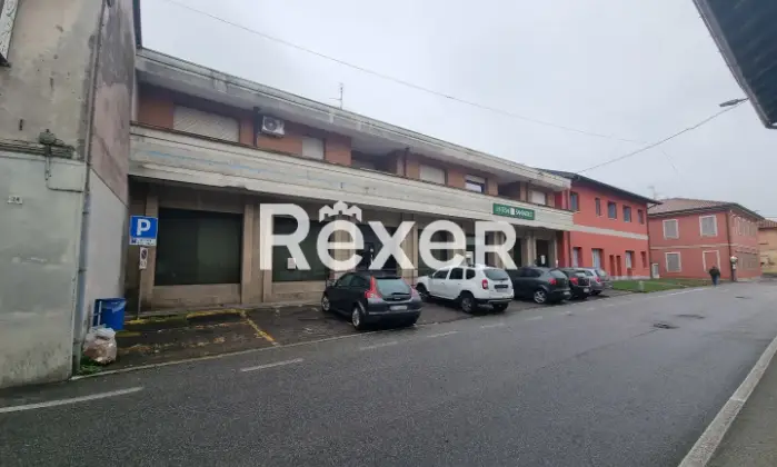 Rexer-ROBECCHETTO-CON-INDUNO-Ex-filiale-bancaria-ai-piani-terra-e-interrato-Terrazzo