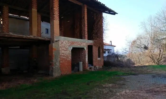 Rexer-Vestign-Fabbricato-di-mq-in-centro-storico-con-giardino-e-terreno-Altro