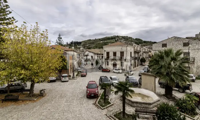 Rexer-Chiusa-Sclafani-Casa-indipendente-con-giardino-Altro