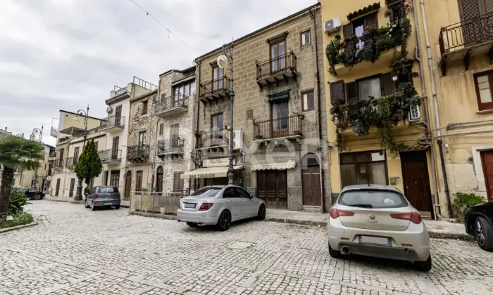 Rexer-Chiusa-Sclafani-Casa-indipendente-con-giardino-Altro