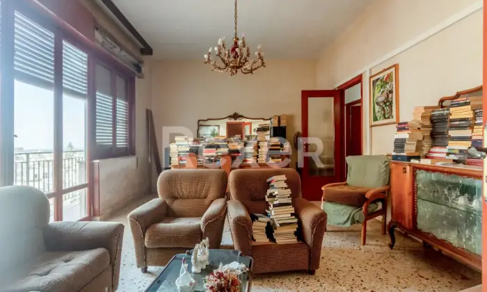 Rexer-MARSALA-Ampio-appartamento-al-centro-con-posto-auto-Altro