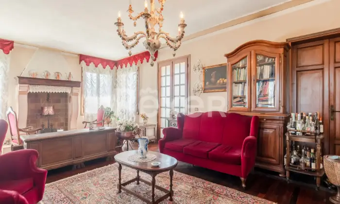 Rexer-ASOLO-Villa-unifamiliare-indipendente-con-porticato-e-ampio-terreno-Altro