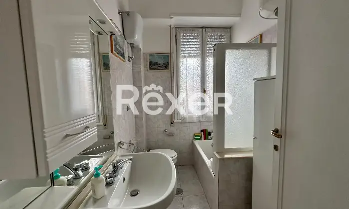 Rexer-Roma-Bilocale-spazioso-ai-piani-alti-in-stabile-con-portineria-Altro