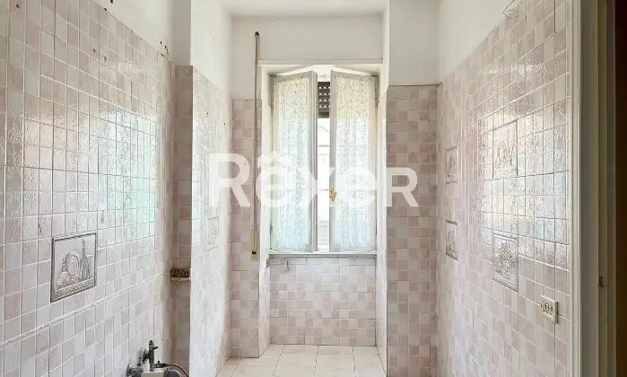 Rexer-Roma-Bilocale-spazioso-ai-piani-alti-in-stabile-con-portineria-Cucina