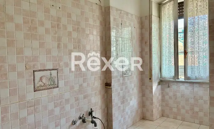 Rexer-Roma-Bilocale-spazioso-ai-piani-alti-in-stabile-con-portineria-Cucina